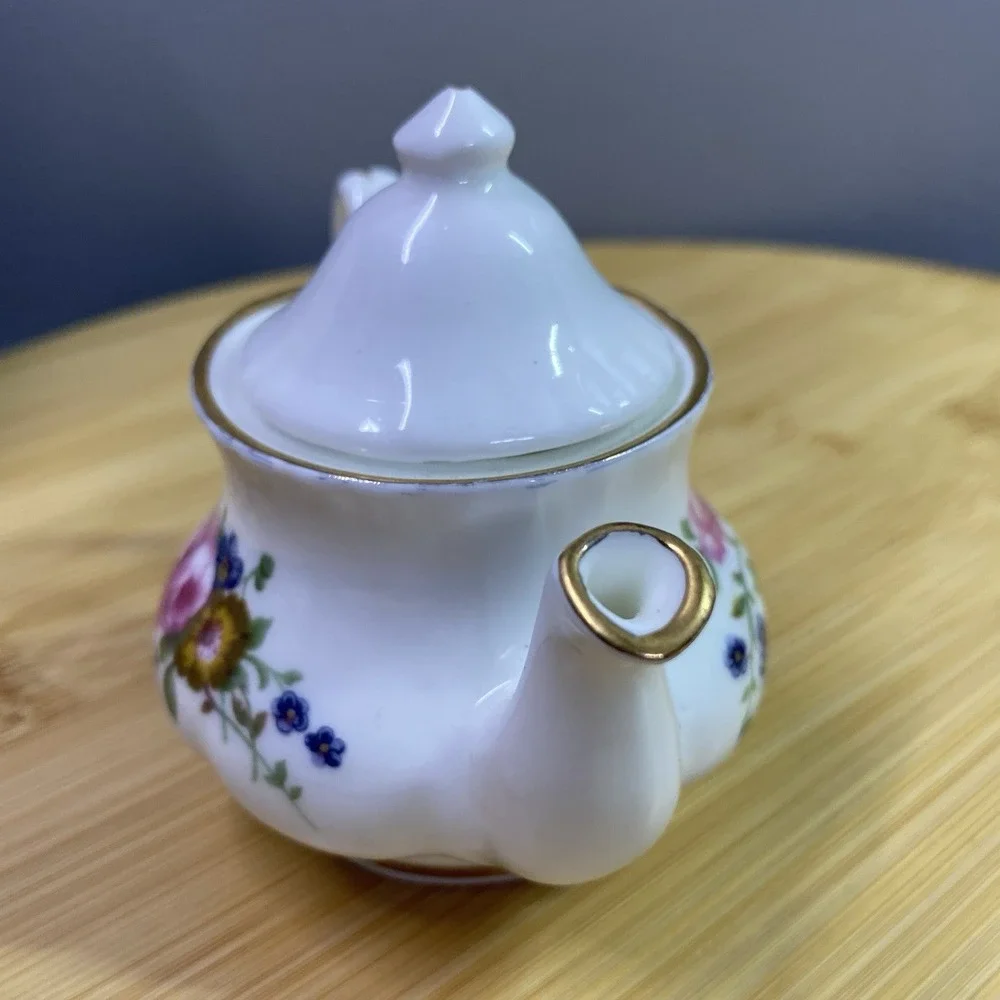Arthur Wood & Son Ceramic Floral Teapot‎ With Lid, Crown Windsor